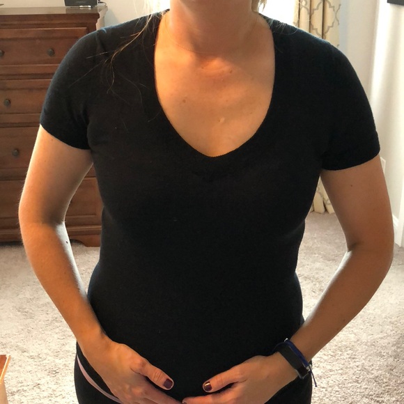 Gorgeous Gap top 😍 - Picture 2 of 3